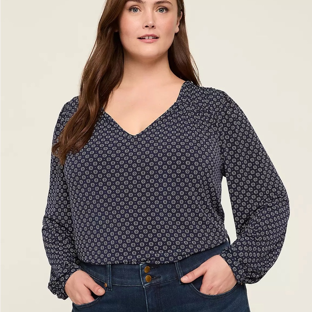 LANE BRYANT V-neck shirred yoke top soft navy white floral plus size 22/24W